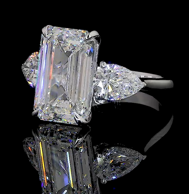 GORGEOUS EMERALD AND PEAR SHAPE RING