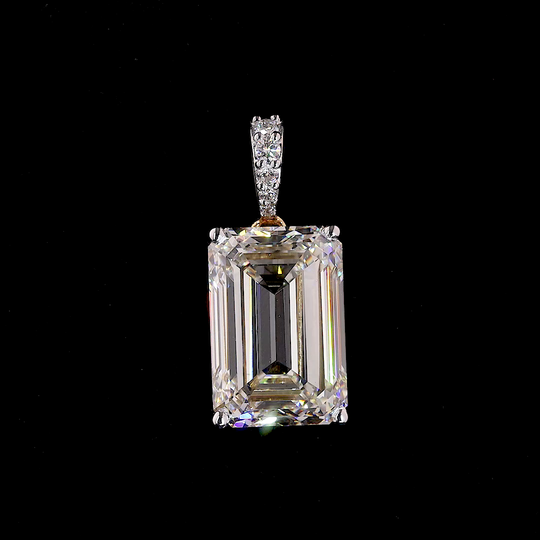 Emerald-Cut Diamond Pendant in 18K Yellow Gold