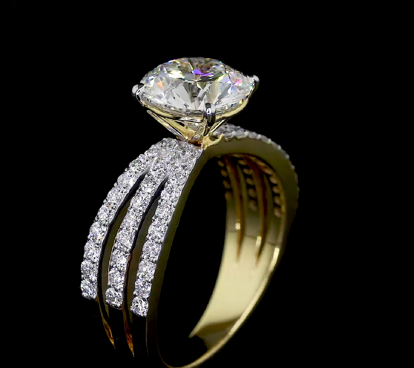 Round Brilliant Solitaire Diamond Ring in Yellow Gold