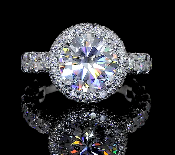 A ROUND DIAMOND RING WITH SMALL AND BIG SIDE DIAMOND