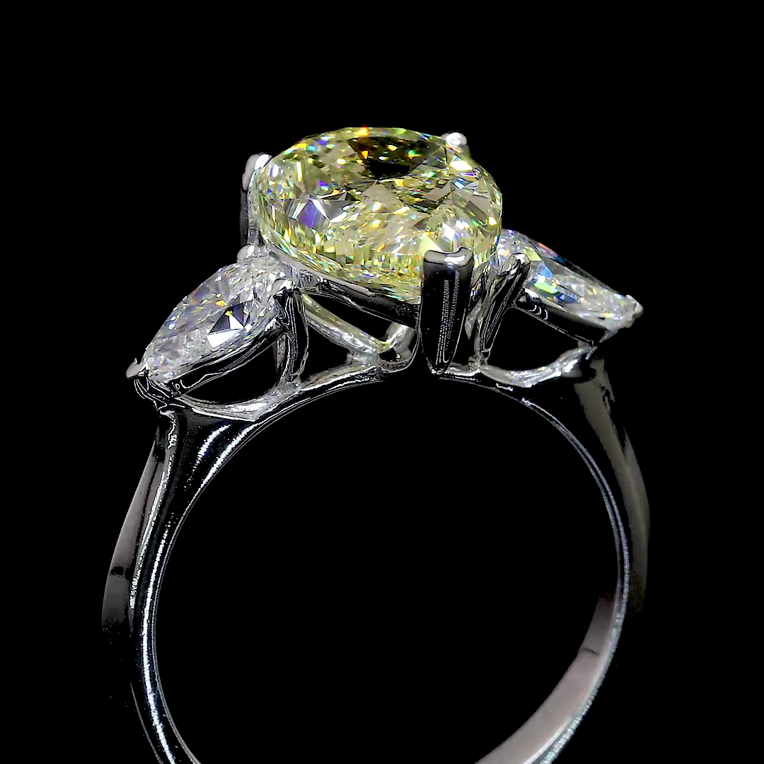4.50ct Pear-Shaped Fancy Yellow Diamond