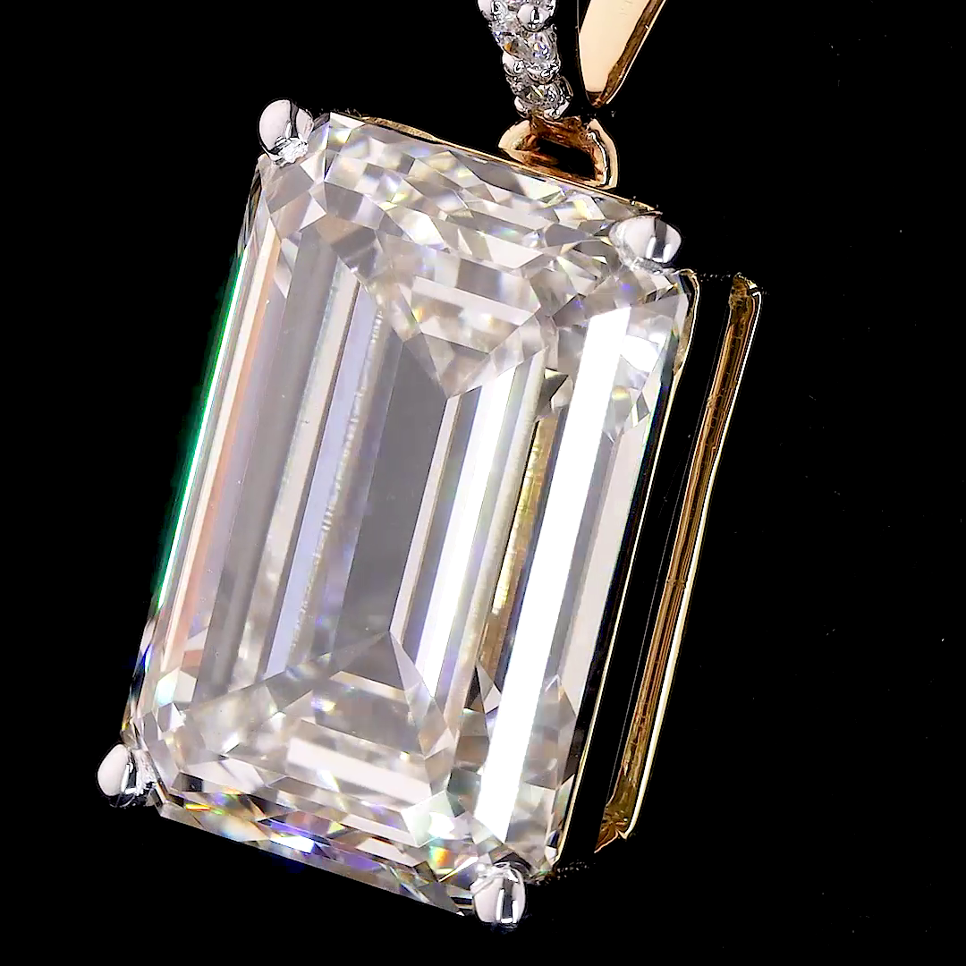 Emerald-Cut Diamond Pendant in 18K Yellow Gold